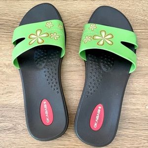 Okabashi Slides Sandals Size Medium Vegan Material